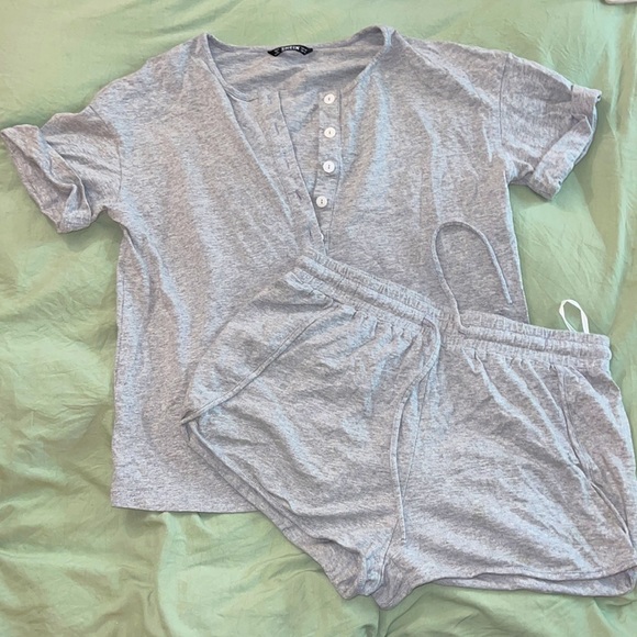 💙4/$25💙Two piece short set - Picture 3 of 3